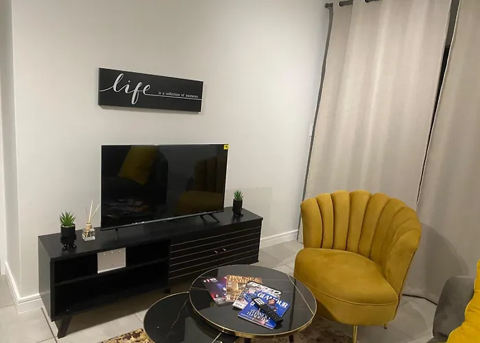 Waterfall Paradise Entire Executive 1 Bed Apt