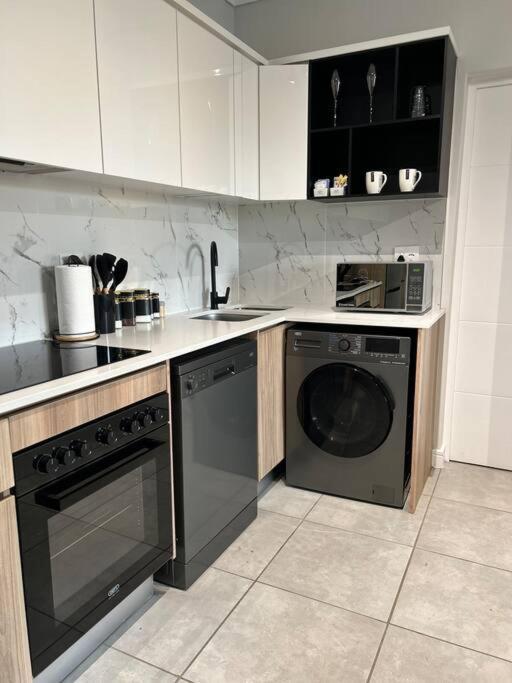 Waterfall Paradise Entire Executive 1 Bed *