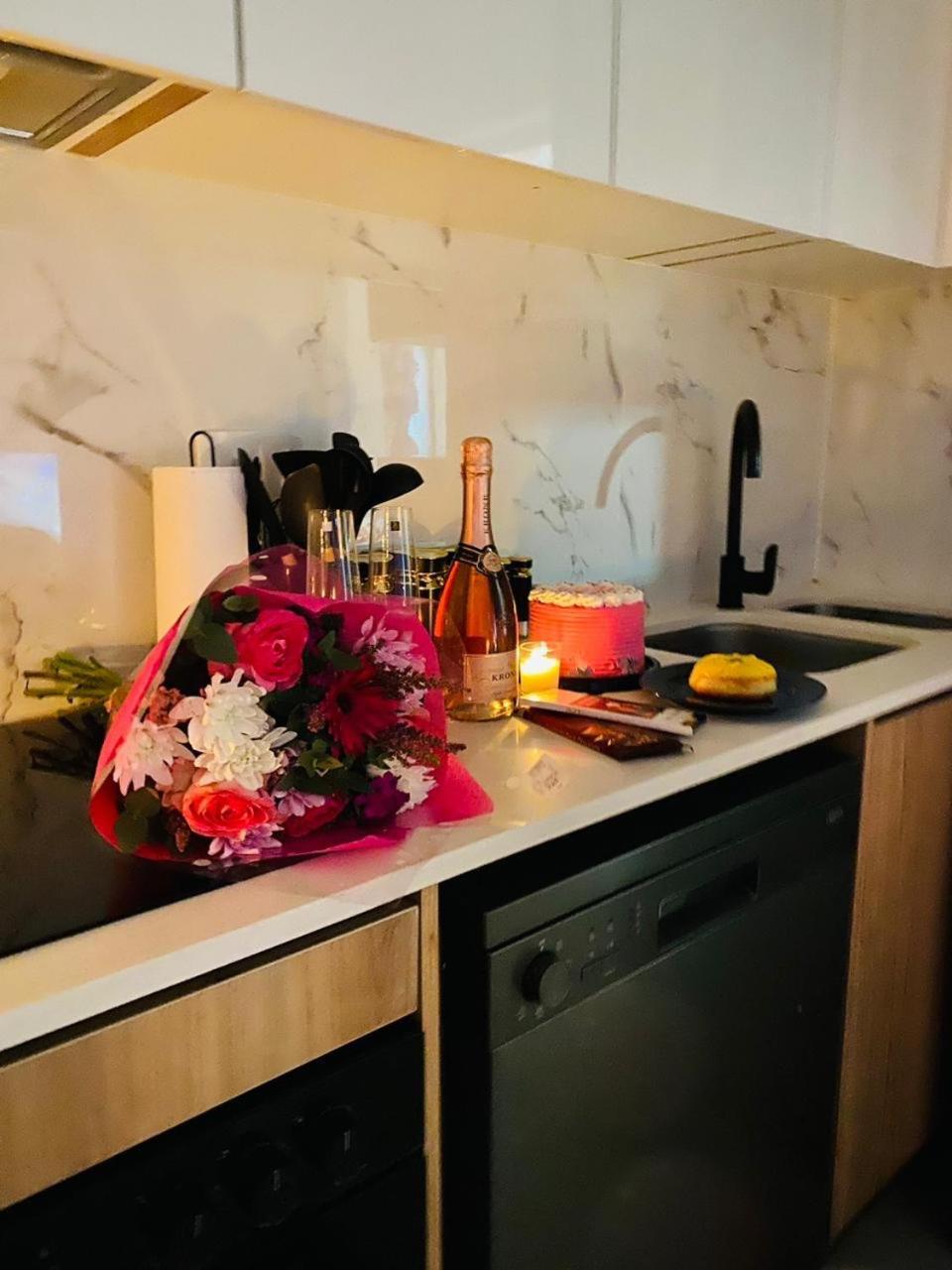 Waterfall Paradise Entire Executive 1 Bed Apartment